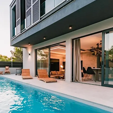 Guest house Domina By 4*