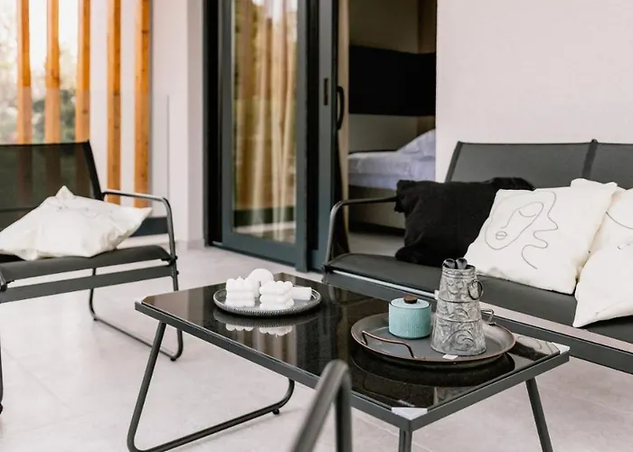 בית הארחה Domina By סרימה