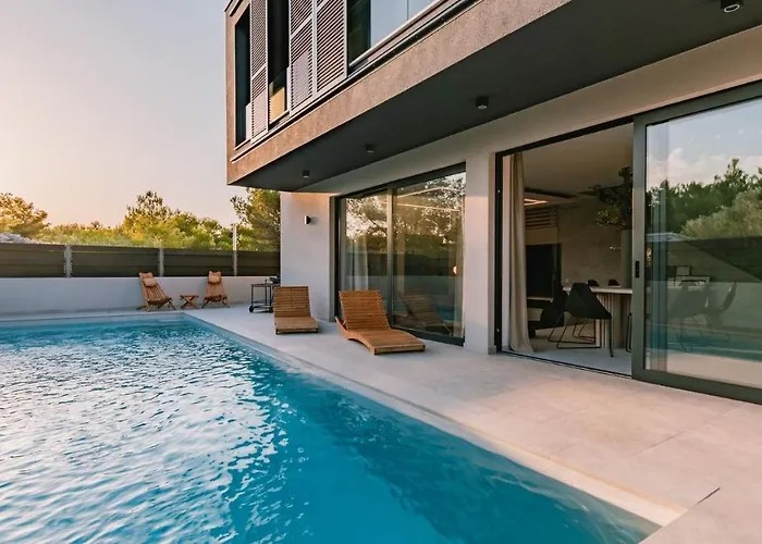 Domina By 4* 스리마